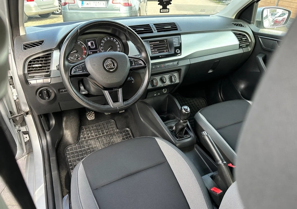 Skoda Fabia cena 33600 przebieg: 52000, rok produkcji 2017 z Działoszyn małe 596